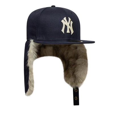 Pictured is this MLB Cotton Canvas New York Yankees Dogear 59FIFTY Fitted cap in navy. 7