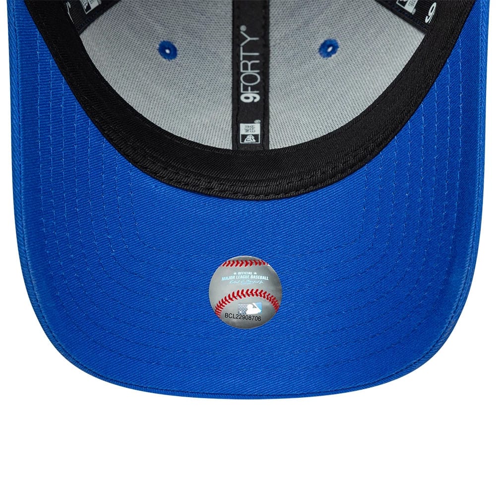 Pictured is this MLB Team Outline New York Yankees 9FORTY cap in bright blue. 5