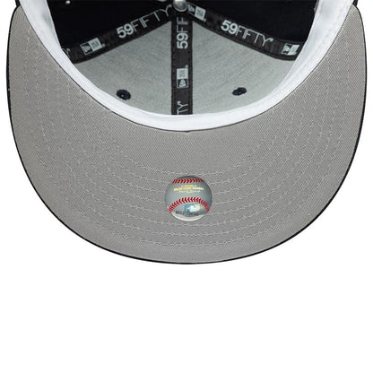 Pictured is this MLB Icon New York Yankees 59FIFTY Fitted cap in navy. 2