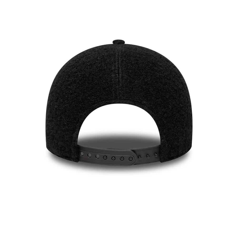Pictured is this MLB Winter Borg New York Yankees 9FORTY cap in black. 4