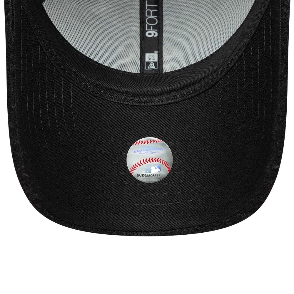 Pictured is this MLB Winter Borg New York Yankees 9FORTY cap in black. 5