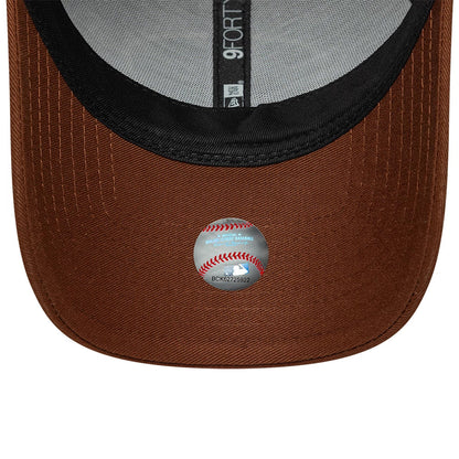 Pictured is this MLB Patch Detroit Tigers 9FORTY cap in brown. 5