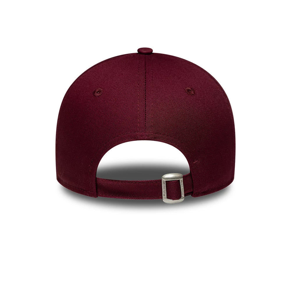 New York Yankees Womens MLB Metallic Dark Red New Era 9FORTY Adjustable Cap, rear view showing the silver buckle on the fabric strap, centred on the rich dark red crown with a matching top button and eyelets.