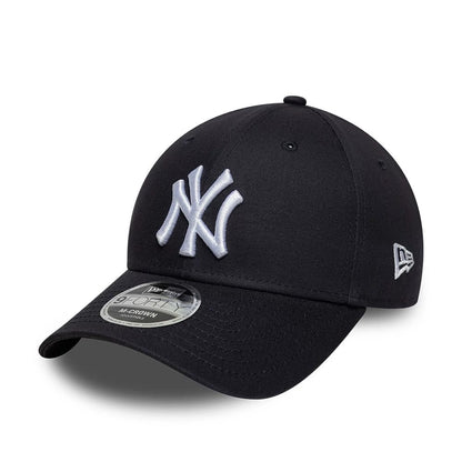 Pictured is this MLB Side Script New York Yankees 9FORTY M-Crown cap in navy. 3