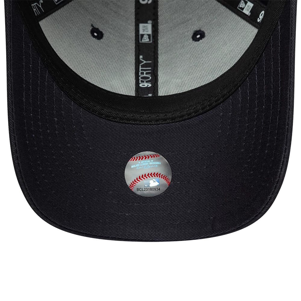 Pictured is this MLB Side Script New York Yankees 9FORTY M-Crown cap in navy. 6