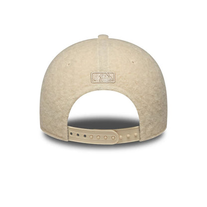 Pictured is this Womens MLB Winter Borg LA Dodgers 9FORTY M-Crown cap in cream. 4