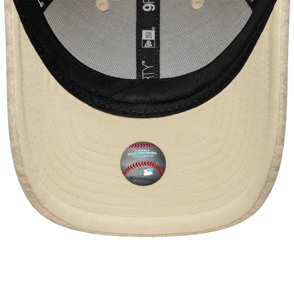 Pictured is this Womens MLB Winter Borg LA Dodgers 9FORTY M-Crown cap in cream. 5