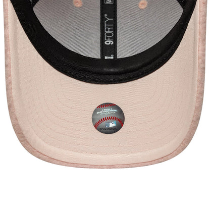 Pictured is this Womens MLB Winter Borg New York Yankees 9FORTY M-Crown cap in pastel pink. 5