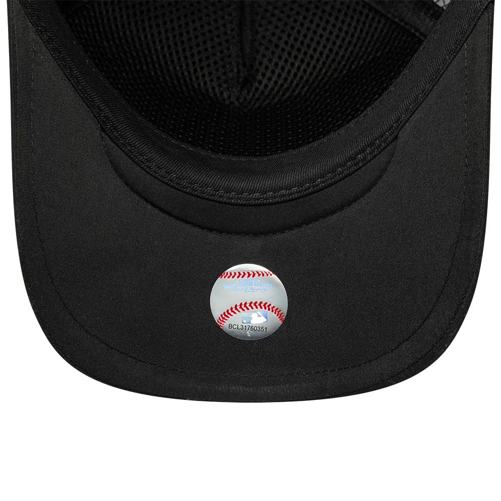 Pictured is this MLB Sporty New York Yankees 9FORTY Apex cap in black. 5