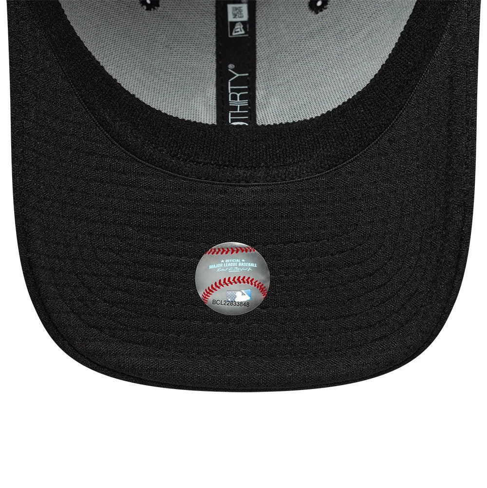 Pictured is this MLB Stretch Mesh New York Yankees 39THIRTY Stretch Fit cap in black. 5