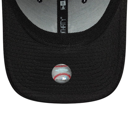 Pictured is this MLB Stretch Mesh New York Yankees 39THIRTY Stretch Fit cap in black. 5