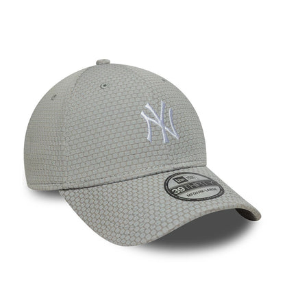 Pictured is this MLB Stretch Mesh New York Yankees 39THIRTY Stretch Fit cap in grey. 3
