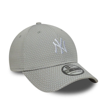 Pictured is this MLB Stretch Mesh New York Yankees 39THIRTY Stretch Fit cap in grey. 3