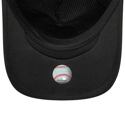 Pictured is this MLB Graphic New York Yankees 9FORTY Apex cap in black. 5