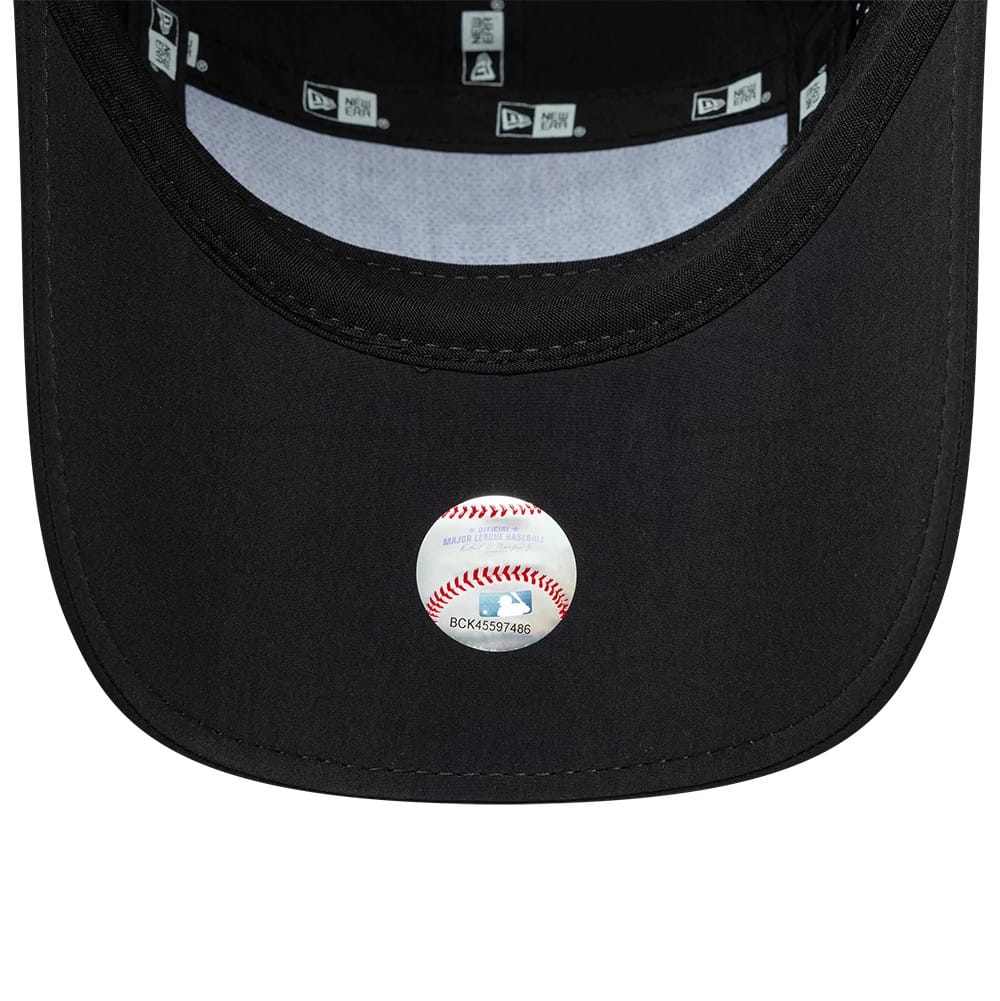 Pictured is this MLB Tech Midi Detroit Tigers Runner cap in black. 5