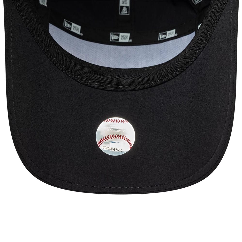 Pictured is this MLB Tech Midi LA Dodgers Runner cap in black. 5