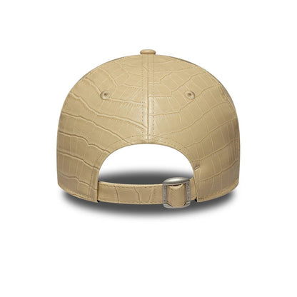 Pictured is this Womens MLB Pattern PU New York Yankees 9FORTY cap in light beige. 4