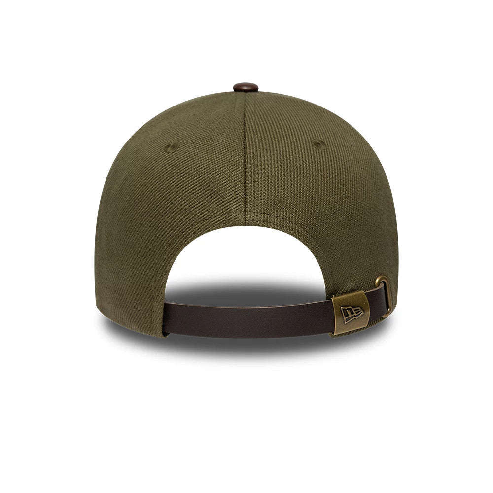 Pictured is this New Era Leather Visor 9FORTY M-Crown cap in dark brown. 4
