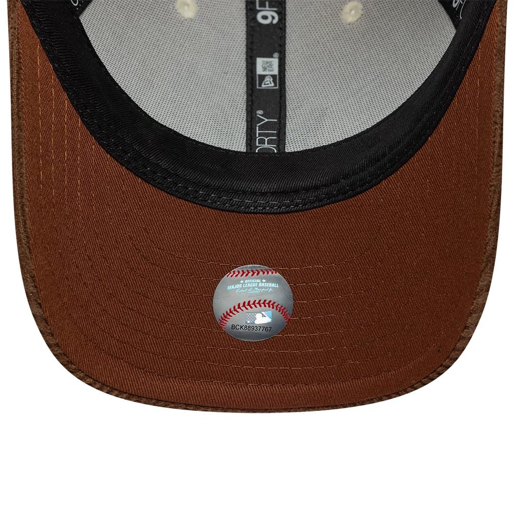 Pictured is this MLB Cord New York Yankees 9FORTY M-Crown cap in cream & brown. 5