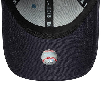 Pictured is this Youth MLB Colourblock New York Yankees 9FORTY cap in navy. 5
