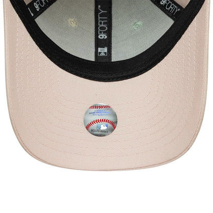 Pictured is this Youth MLB Colourblock New York Yankees 9FORTY cap in pastel pink. 5