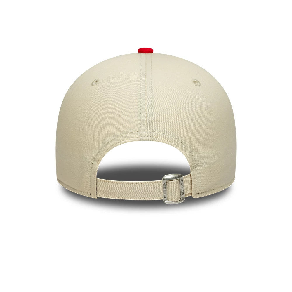 Pictured is this NBA Colourblock Chicago Bulls 9FORTY cap in cream & red. 4