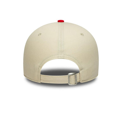Pictured is this NBA Colourblock Chicago Bulls 9FORTY cap in cream. 4