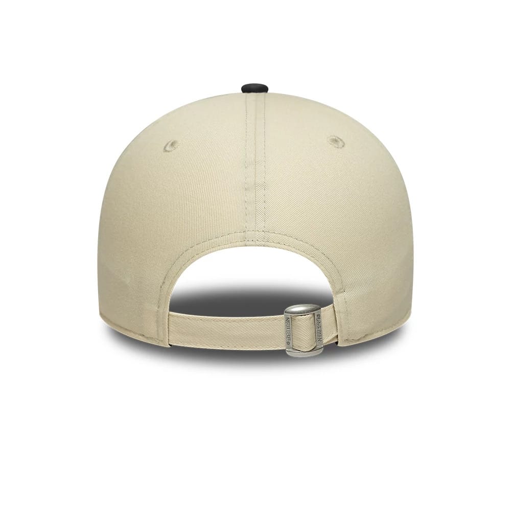 Pictured is this NBA Colourblock LA Lakers 9FORTY cap in cream. 4