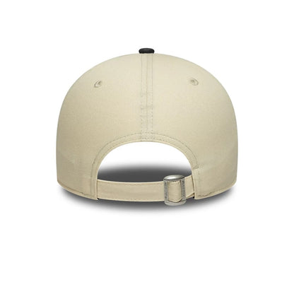 Pictured is this NBA Colourblock LA Lakers 9FORTY cap in cream. 4