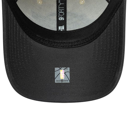 Pictured is this NBA Colourblock LA Lakers 9FORTY cap in cream. 5