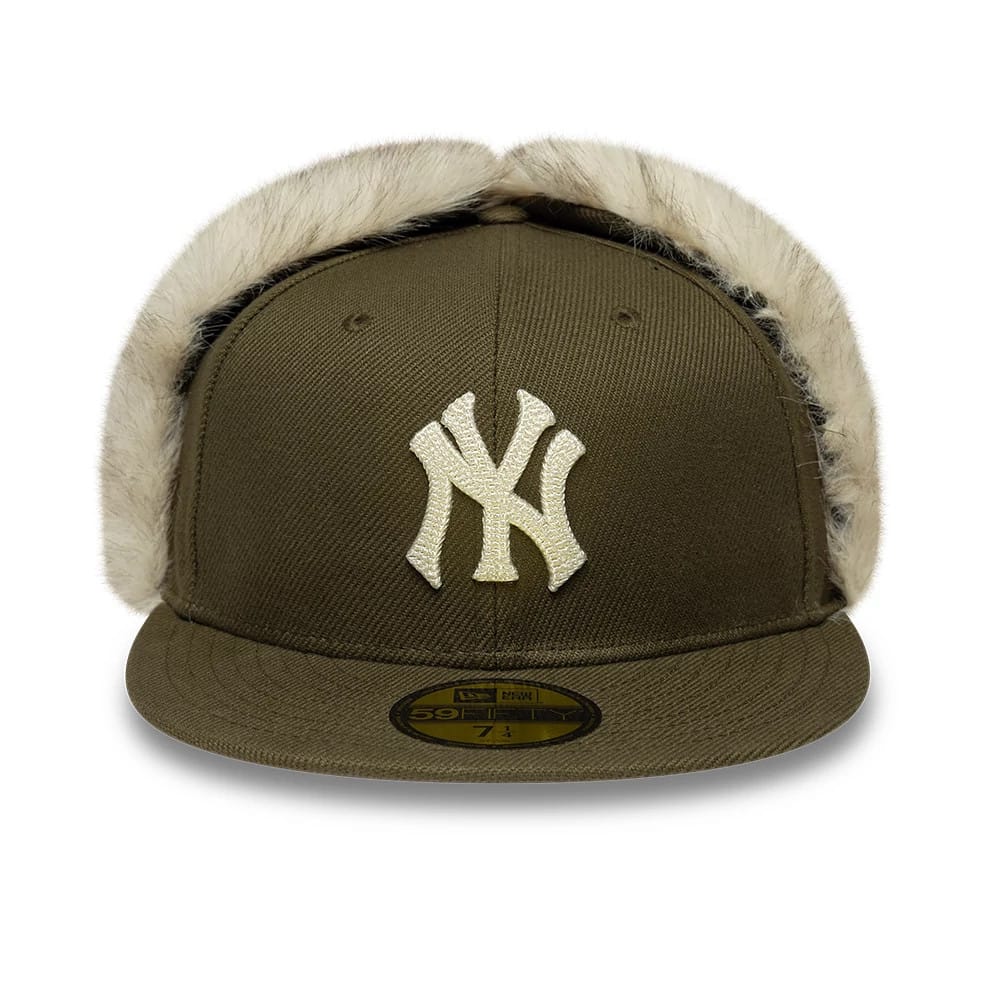 Pictured is this MLB Cotton Canvas New York Yankees Dogear 59FIFTY Fitted cap in dark green. 4