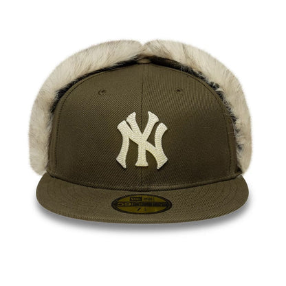 Pictured is this MLB Cotton Canvas New York Yankees Dogear 59FIFTY Fitted cap in dark green. 4