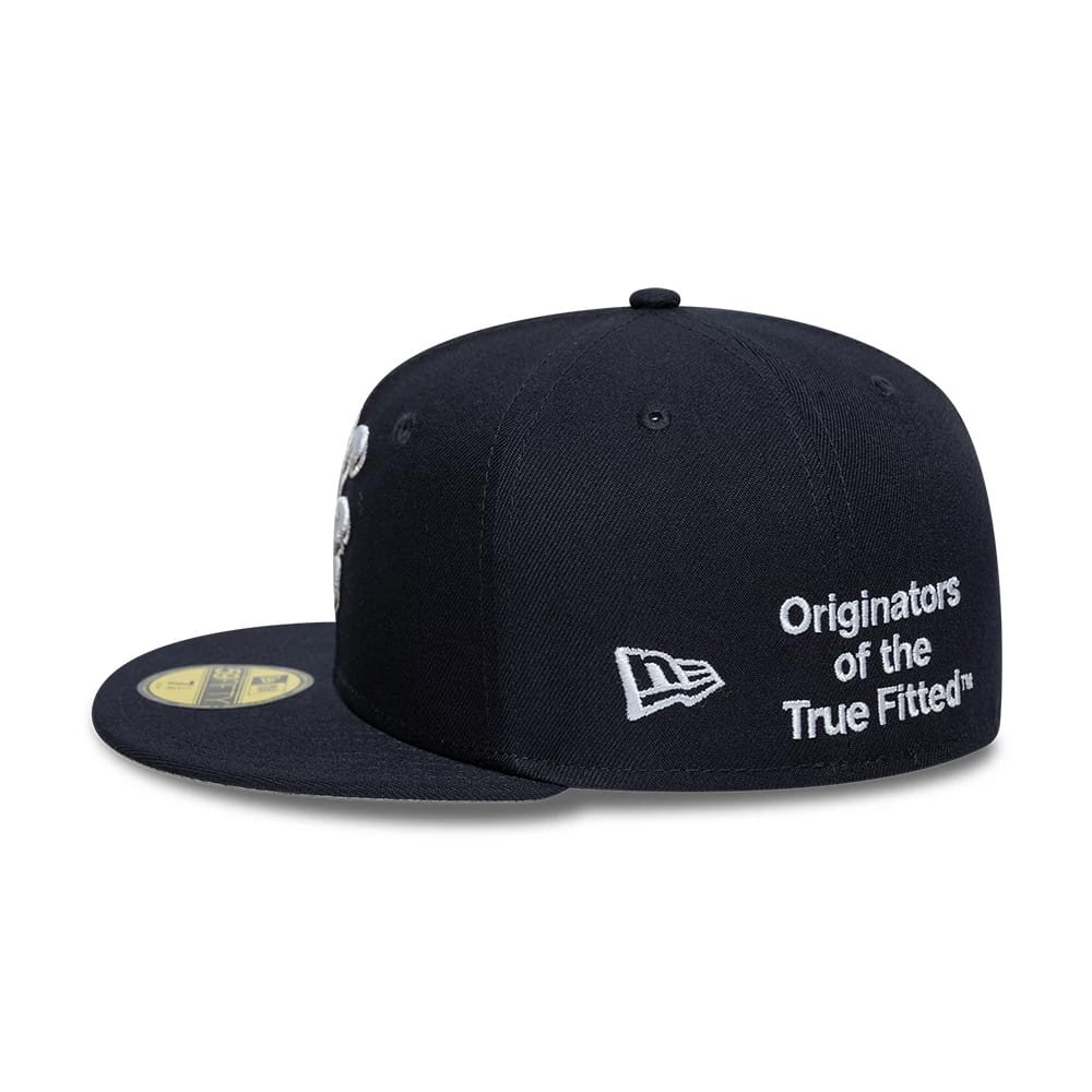 Pictured is this New Era Heritage Script 59FIFTY Fitted cap in navy. 6