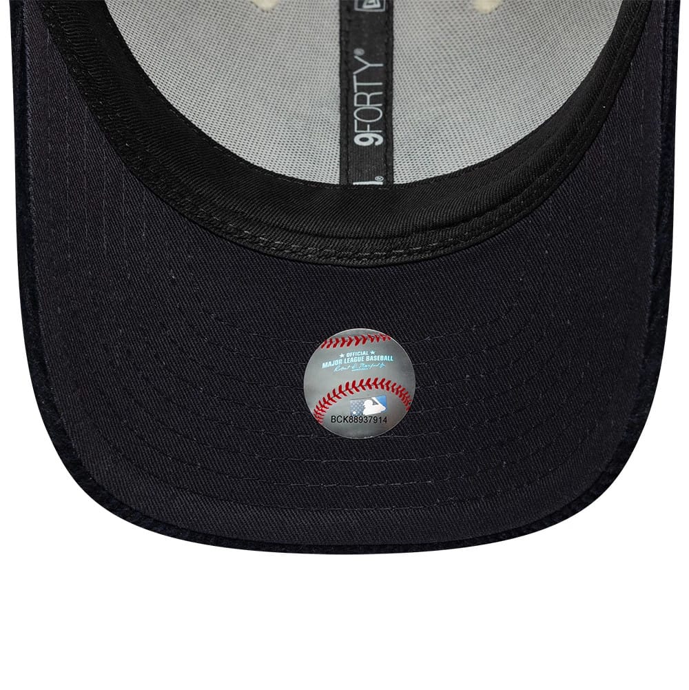 Pictured is this MLB Cord New York Yankees 9FORTY M-Crown cap in white & black. 5