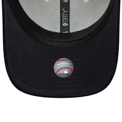 Pictured is this MLB Cord New York Yankees 9FORTY M-Crown cap in white. 5
