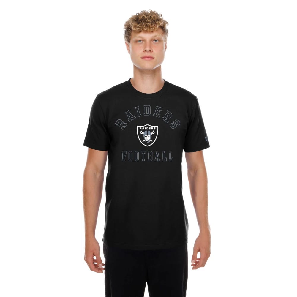The model is wearing this NFL Sideline 2026 Las Vegas Raiders T-Shirt in black. 1