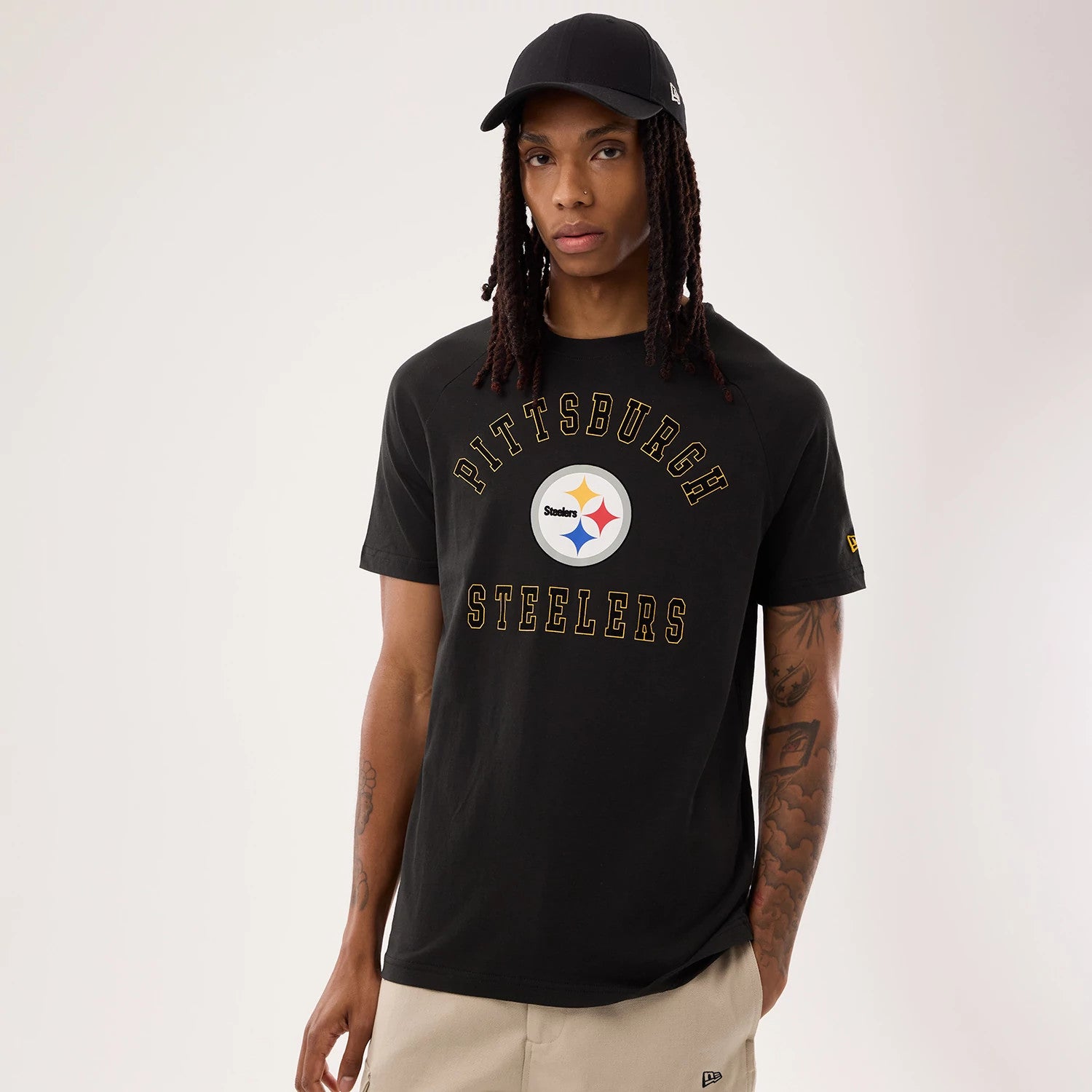 The model is wearing this NFL Sideline 2026 Pittsburgh Steelers T-Shirt in black. 1