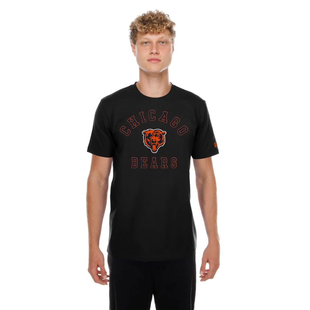 The model is wearing this NFL Sideline 2026 Chicago Bears T-Shirt in black. 1