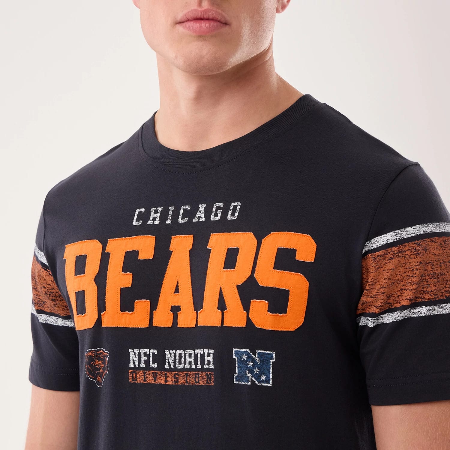 The model is wearing this NFL Sideline 2026 Chicago Bears T-Shirt in navy. 4
