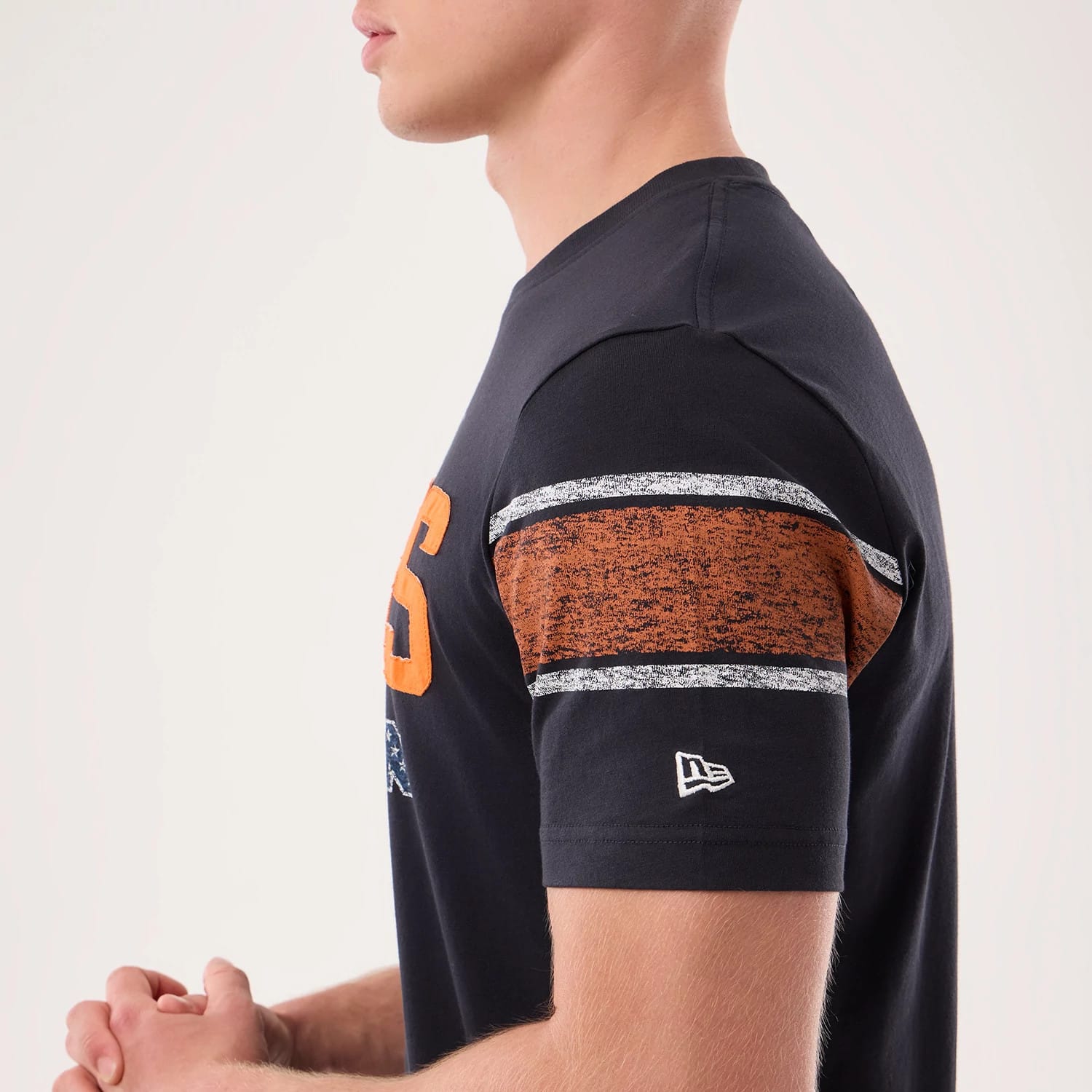 The model is wearing this NFL Sideline 2026 Chicago Bears T-Shirt in navy. 5