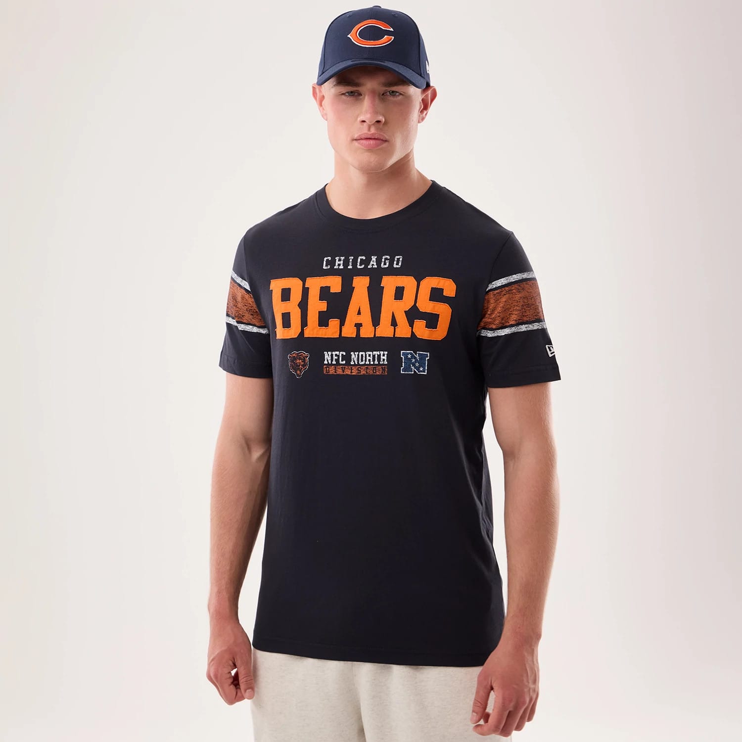 The model is wearing this NFL Sideline 2026 Chicago Bears T-Shirt in navy. 1