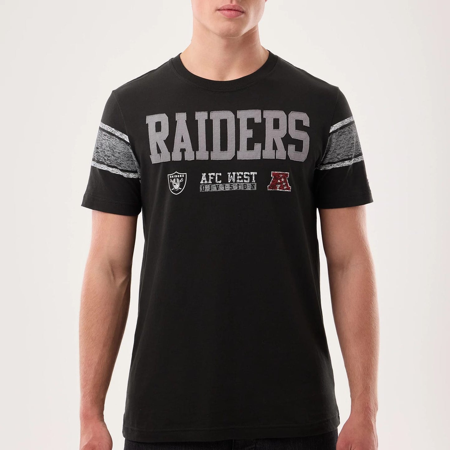 The model is wearing this NFL Sideline 2026 Las Vegas Raiders T-Shirt in black. 6
