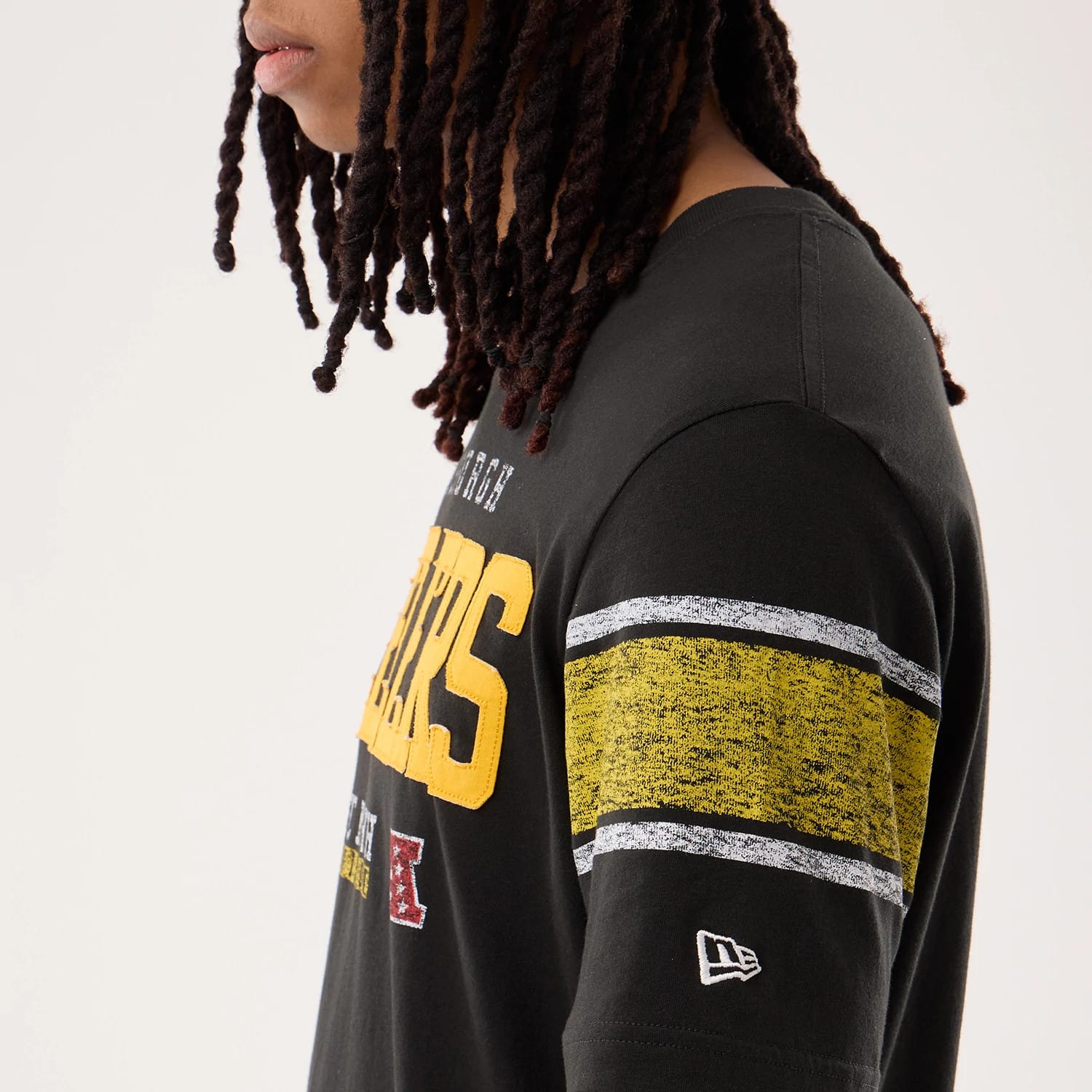 The model is wearing this NFL Sideline 2026 Pittsburgh Steelers T-Shirt in black. 5