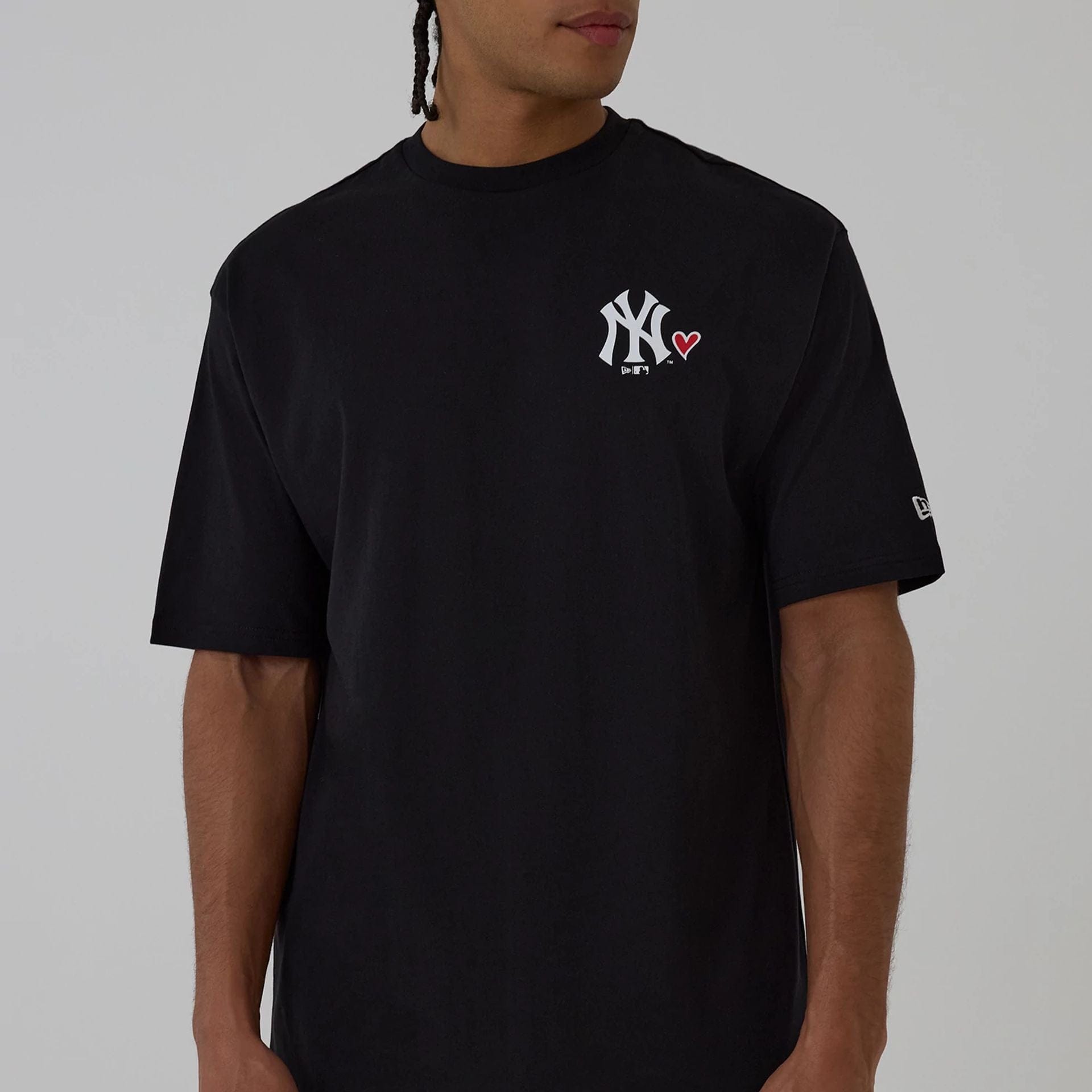The model is wearing this MLB Heart Graphic New York Yankees T-Shirt in black. 7