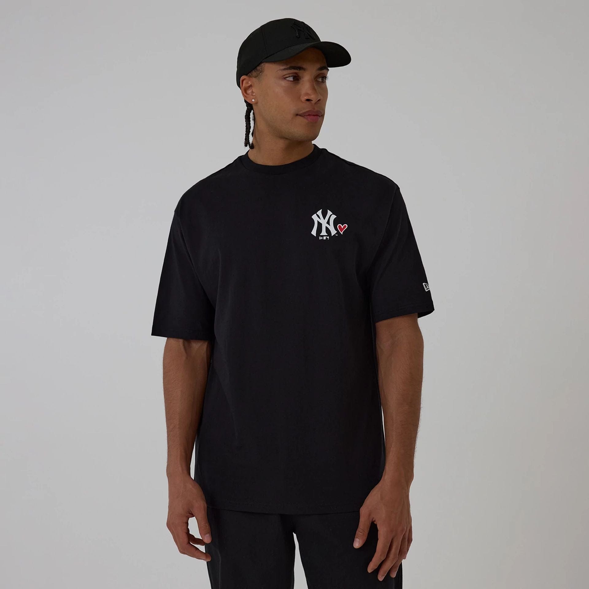 The model is wearing this MLB Heart Graphic New York Yankees T-Shirt in black. 1