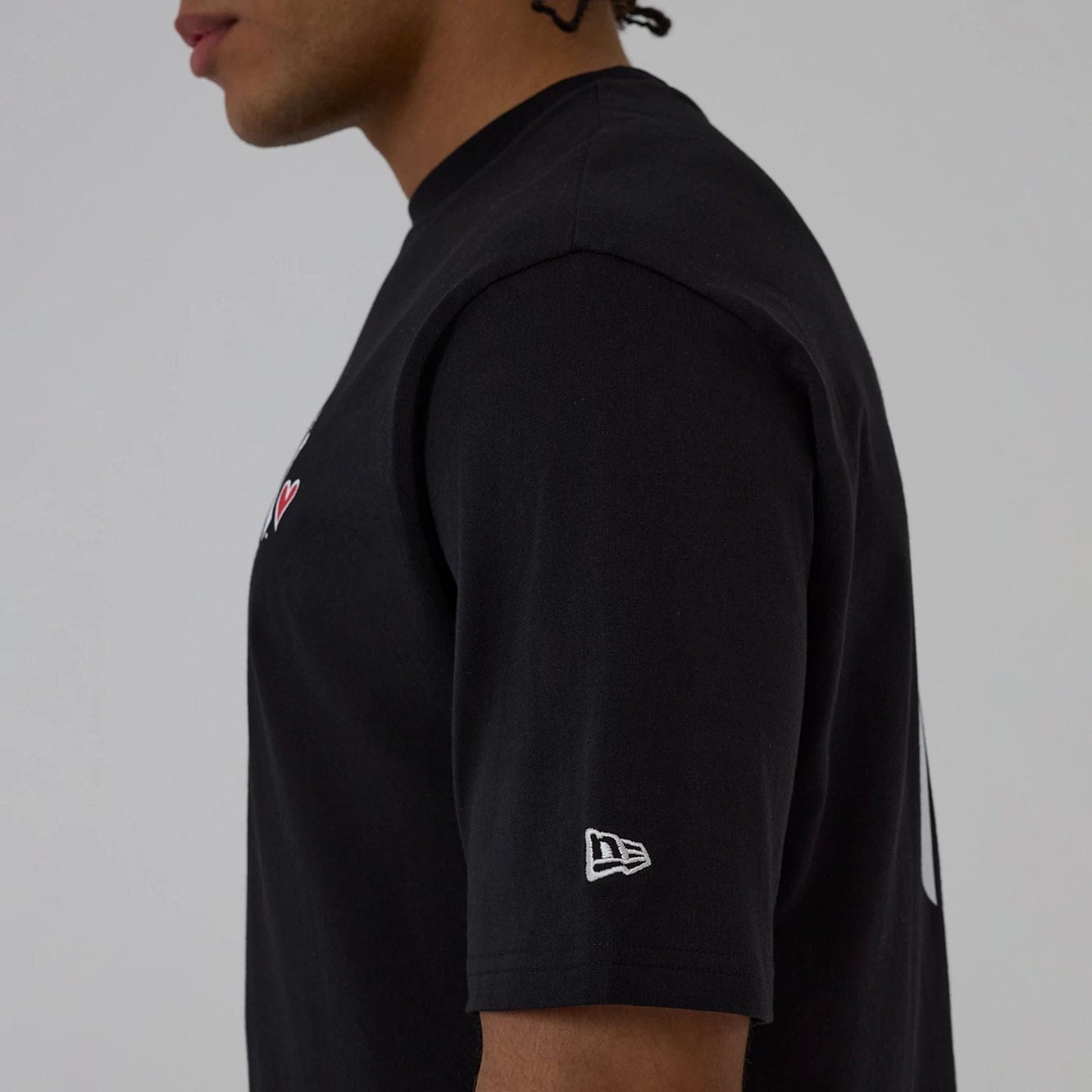 The model is wearing this MLB Heart Graphic New York Yankees T-Shirt in black. 6