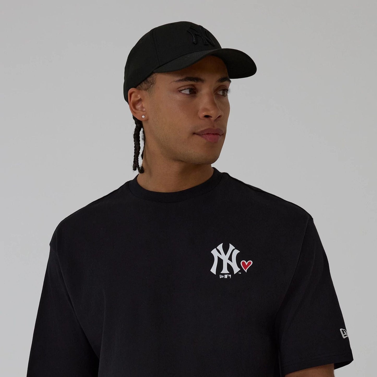 The model is wearing this MLB Heart Graphic New York Yankees T-Shirt in black. 6