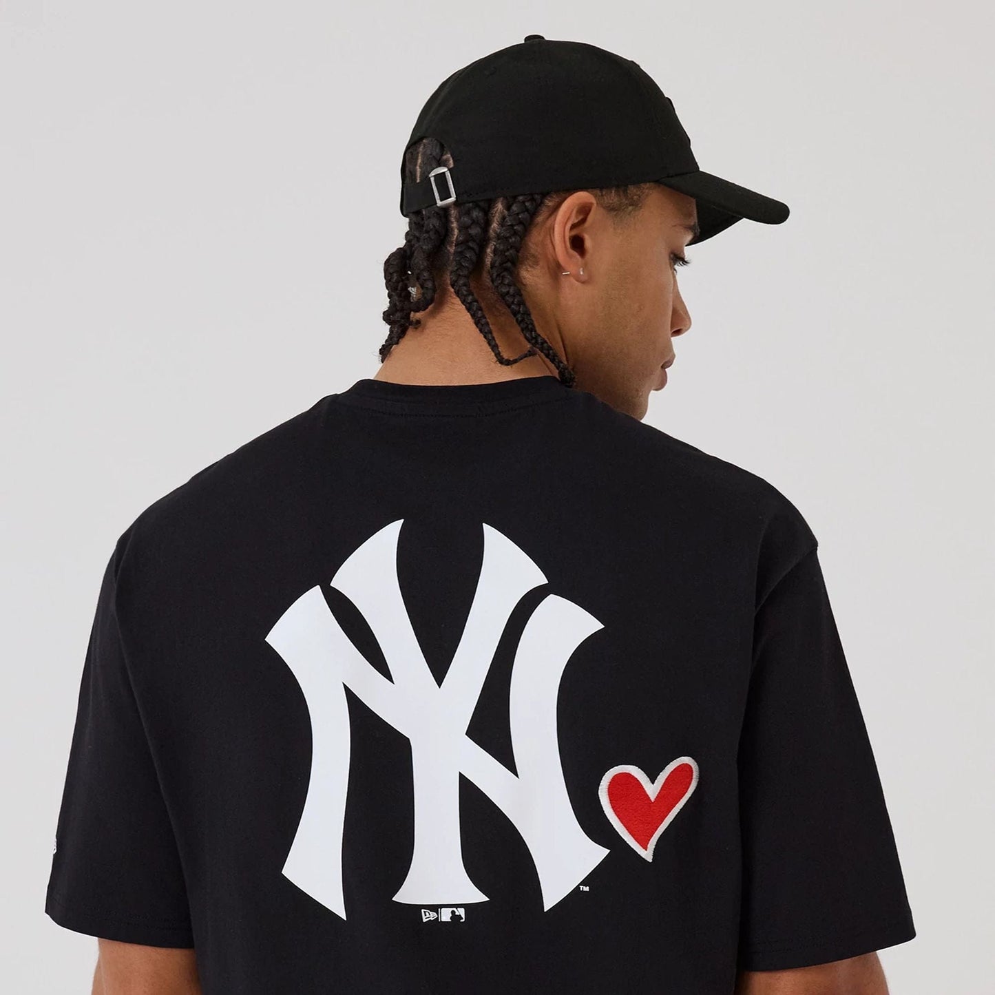 The model is wearing this MLB Heart Graphic New York Yankees T-Shirt in black. 7