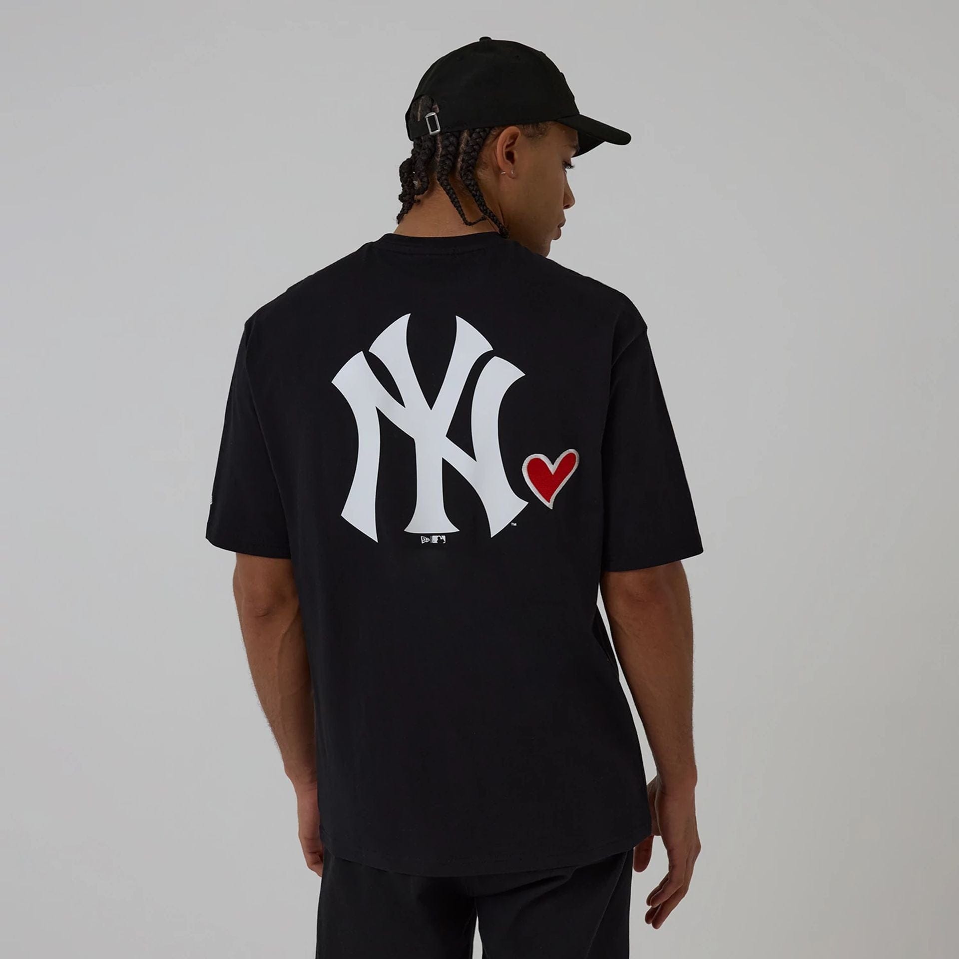 The model is wearing this MLB Heart Graphic New York Yankees T-Shirt in black. 2