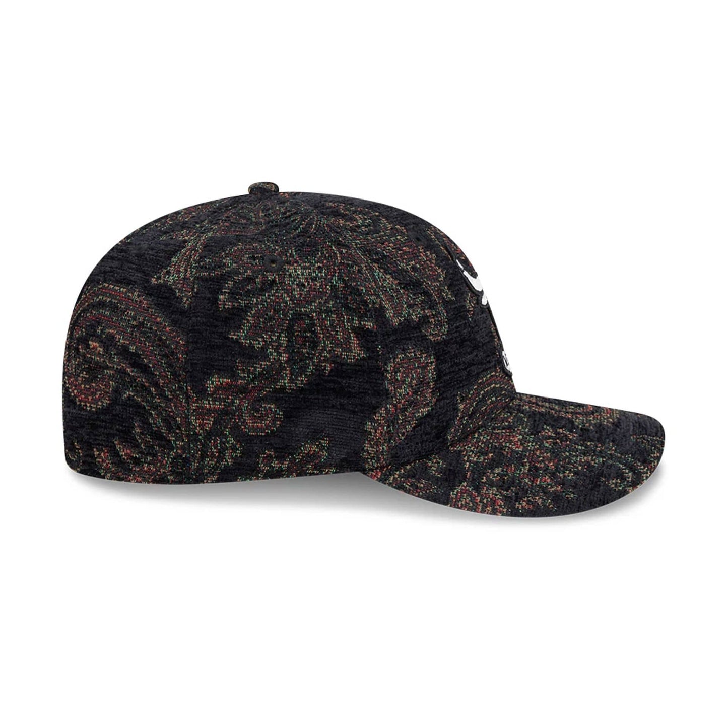 Pictured is this NBA Jacquard Chenille Chicago Bulls 59FIFTY Fitted cap in black. 6